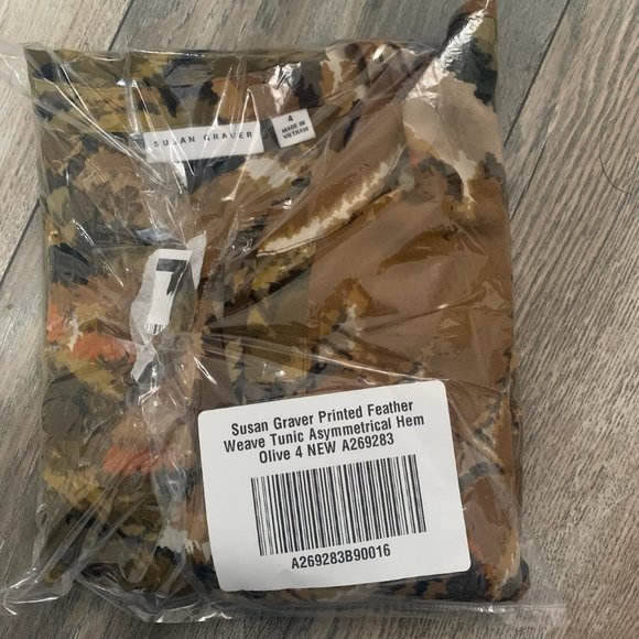 NWT SUSAN GRAVER PRINTED FEATHER WEAVE TUNIC ASYMMETRICAL HEM‎ OLIVE 4 - Picture 6 of 9